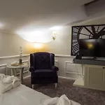 Готель Peninsula Boutique 4*