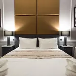 Peninsula Boutique Готель Констанца