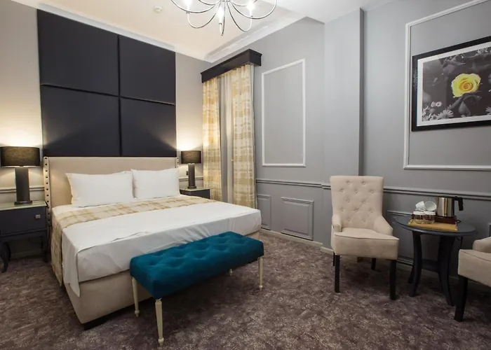 Peninsula Boutique 4* Constança