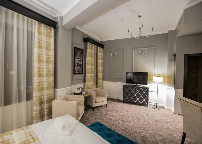 Peninsula Boutique Hotel 4*