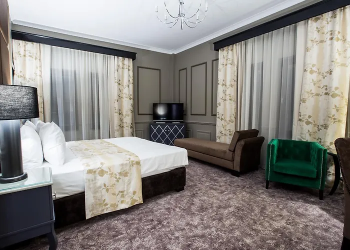 Peninsula Boutique Hotel 4*