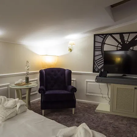 מלון Peninsula Boutique 4*