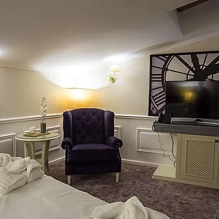 Peninsula Boutique Hotel 4*