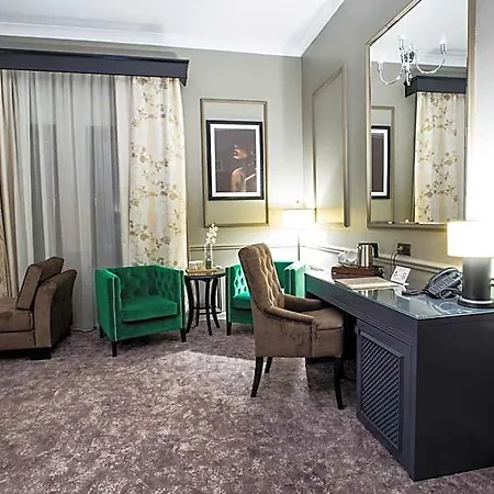 Peninsula Boutique Hotel