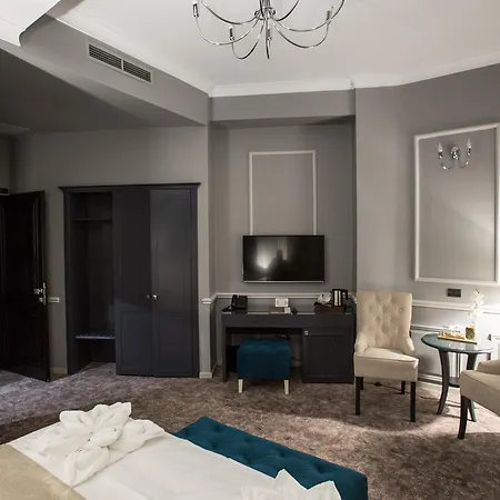 מלון Peninsula Boutique 4*