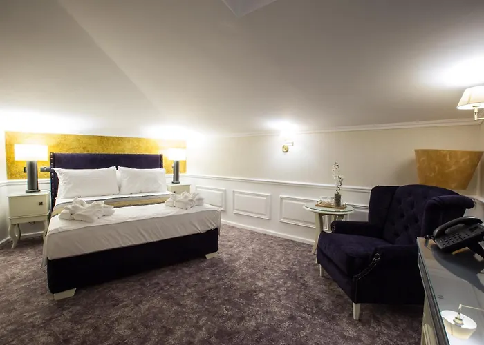 Отель Peninsula Boutique 4*