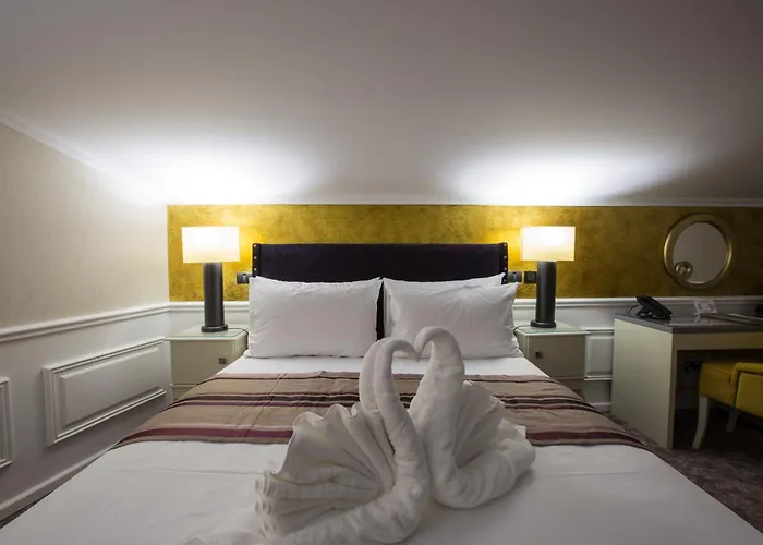 Peninsula Boutique Hotel 4*